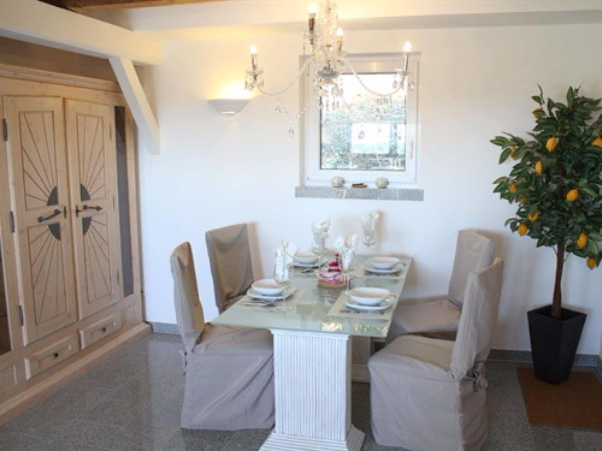 Gesindehaus Charis Villa Кипенхайм Екстериор снимка
